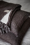 Bild in Galerie-Betrachter laden, Wohndecke dunkelbraun