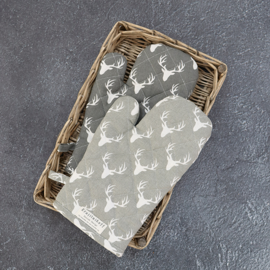Ofenhandschuhe steingrau mit weißen Hirschen